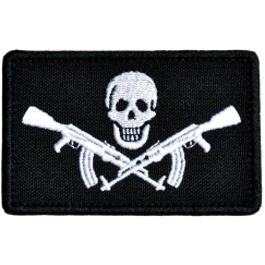 Нашивка, патч "Веселый Роджер из автоматов Калашникова" тактическая с липучкой.